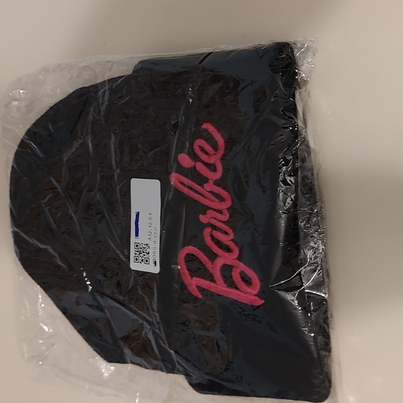 Black and pink Barbie beanie - Picture 6 of 6